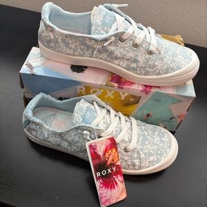 Roxy Bayshore Plus slip-on with a light blue and white floral-like pattern
